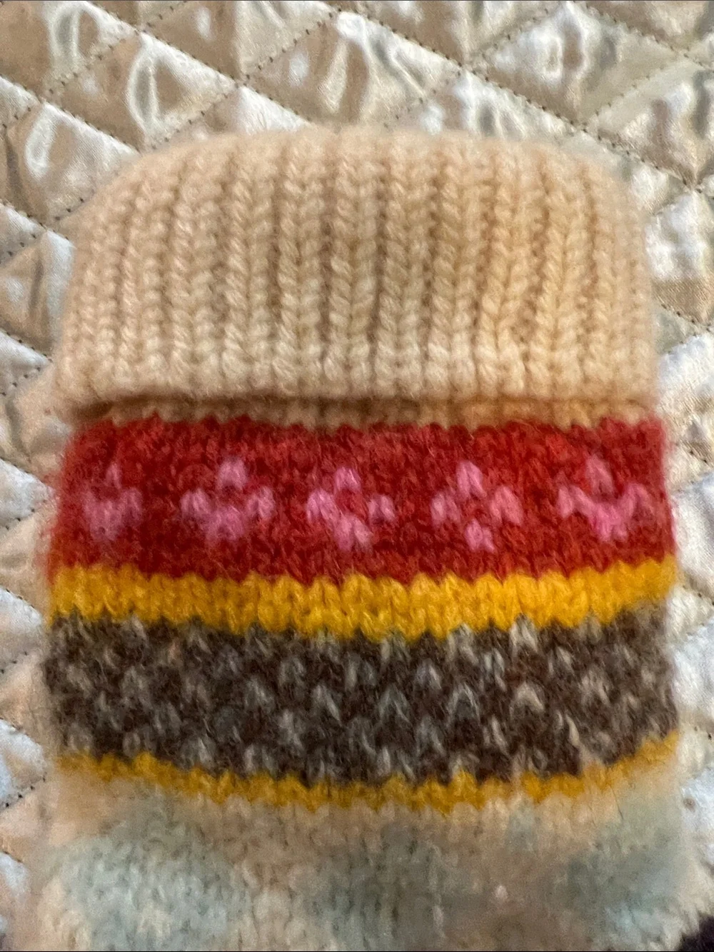 Women’s Multicolor Fair Isle Knit Gap Gloves with Beige Cuff